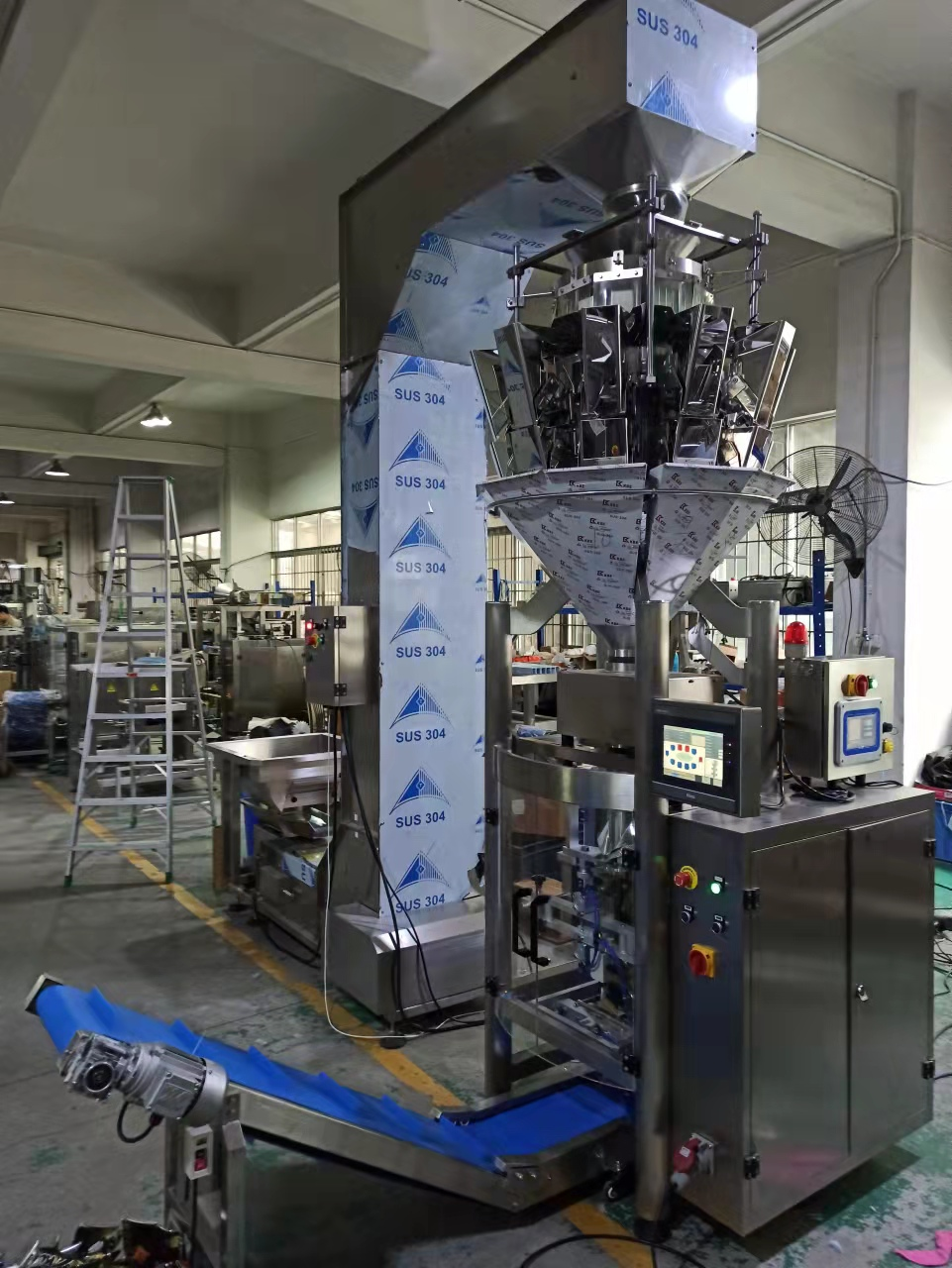 Z-shape Bucket Elevator with integrated Vibratory Feeder Z-shape Bucket Elevator with integrated Vibratory Feeder