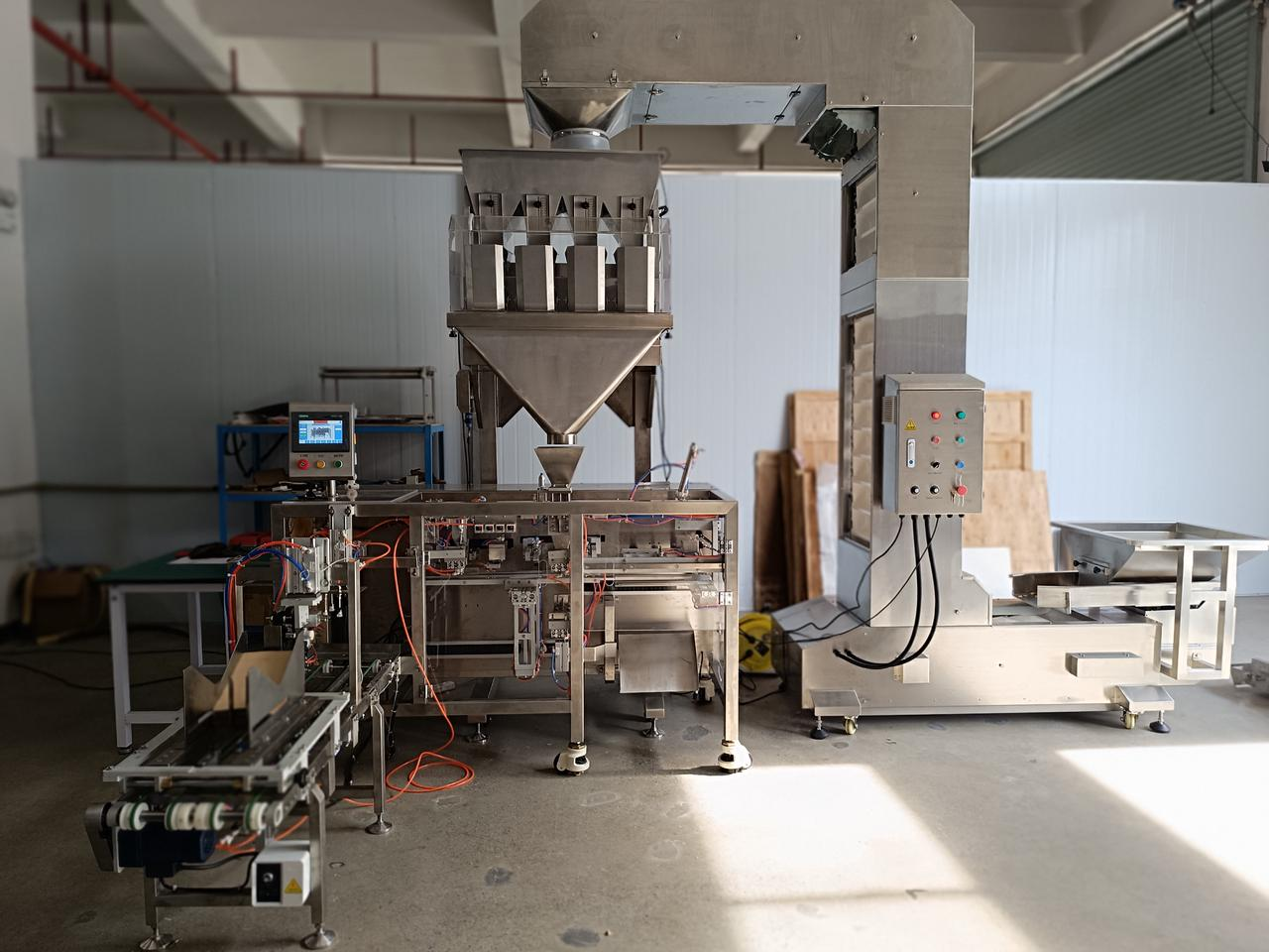 Z-shape Bucket Elevator with integrated Vibratory Feeder Z-shape Bucket Elevator with integrated Vibratory Feeder